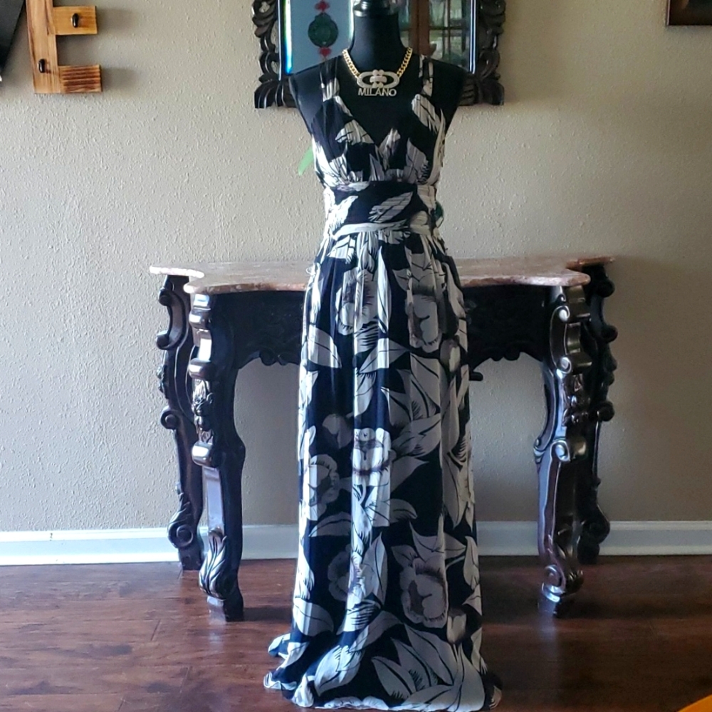 WHITE HORSE BLACK MARKET X STRAPPY PADDED BRA WOMAN DOLL WAISTED MAXI DRESS SIZE